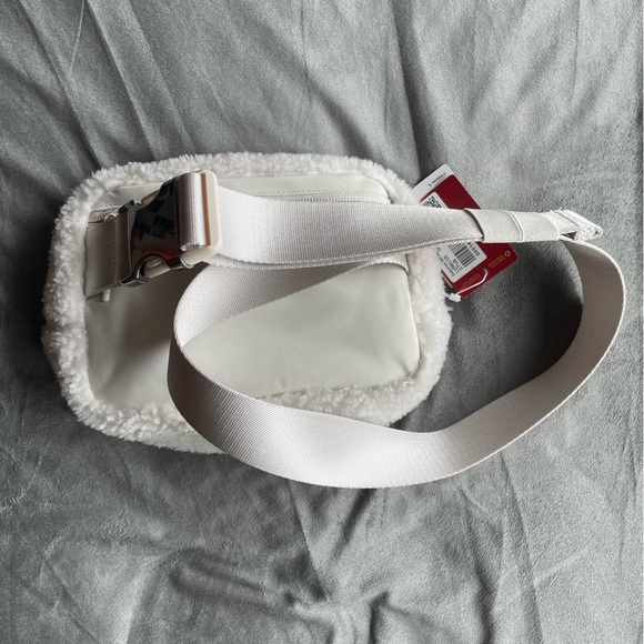 Rare BNWT Lululemon New Year Everywhere Belt Bag 1L Fleece Rabbit - Picture 8 of 12